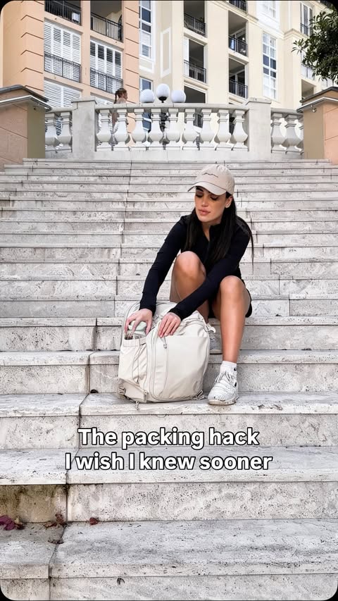 Instagram post by @sof.marroquin for Bagsmart. Caption reads: [...] actually tried this packing method?!....