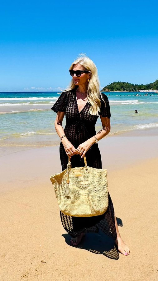 Instagram post by @seenonsarah for OutDazl. Caption reads: The countdown is on! Wishing you a very Happy New....