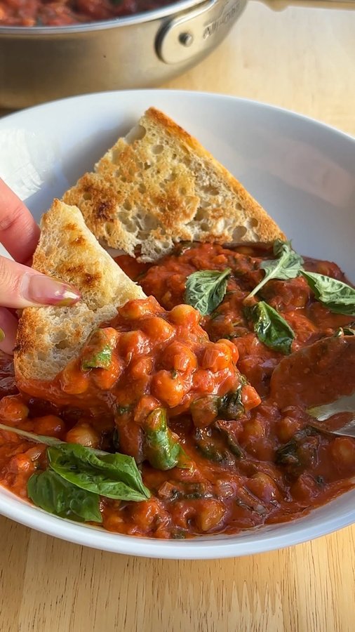 Instagram post by @freshofftheraq for Purple Carrot. Caption reads: #ad Chickpeas alla Faux-dka w/ Purple Carrot! 🥫✨....