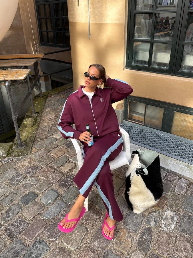 Instagram post by @e1isabethng for FILA. Caption reads: Italians do it better @filaeurope 🩷 anzeige.