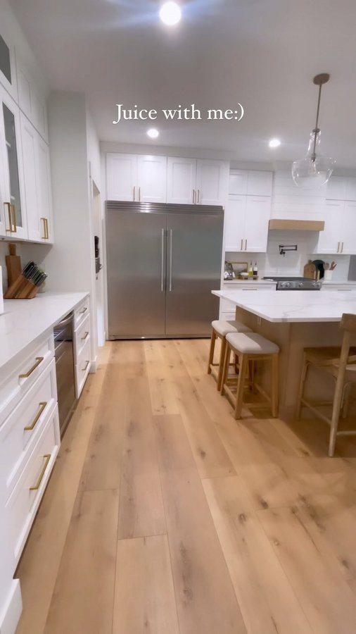 Instagram post by @pleasantlybuilt for Aobosi. Caption reads: [...] skin” juice with my juicer from @aobosihome....