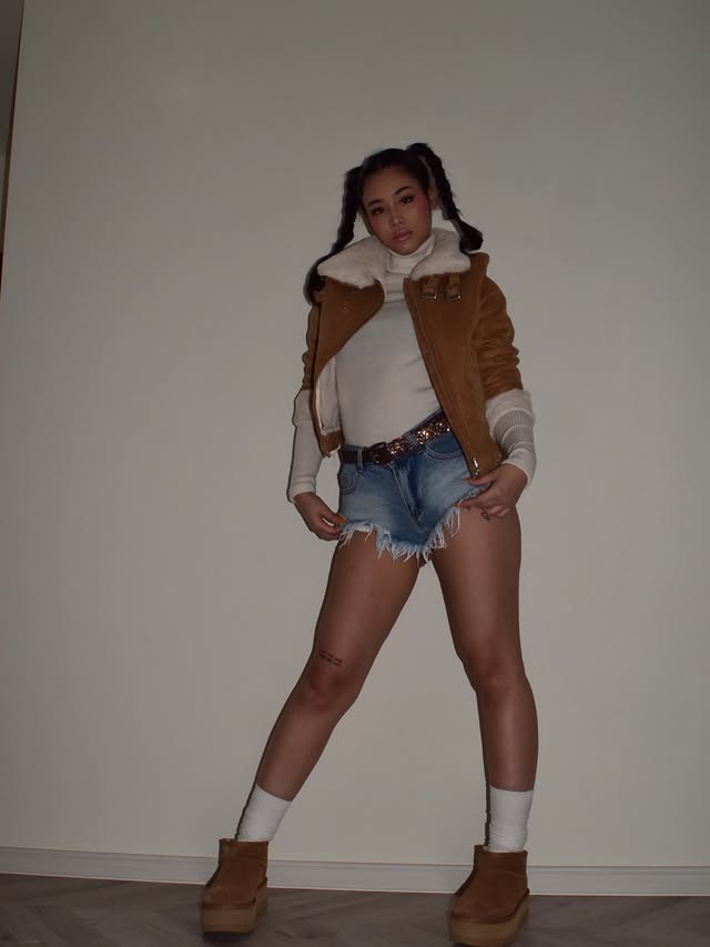 Instagram post by @37.sena for UGG. Caption reads: #UggJapan#UGGスニーカー#UGG#PR.