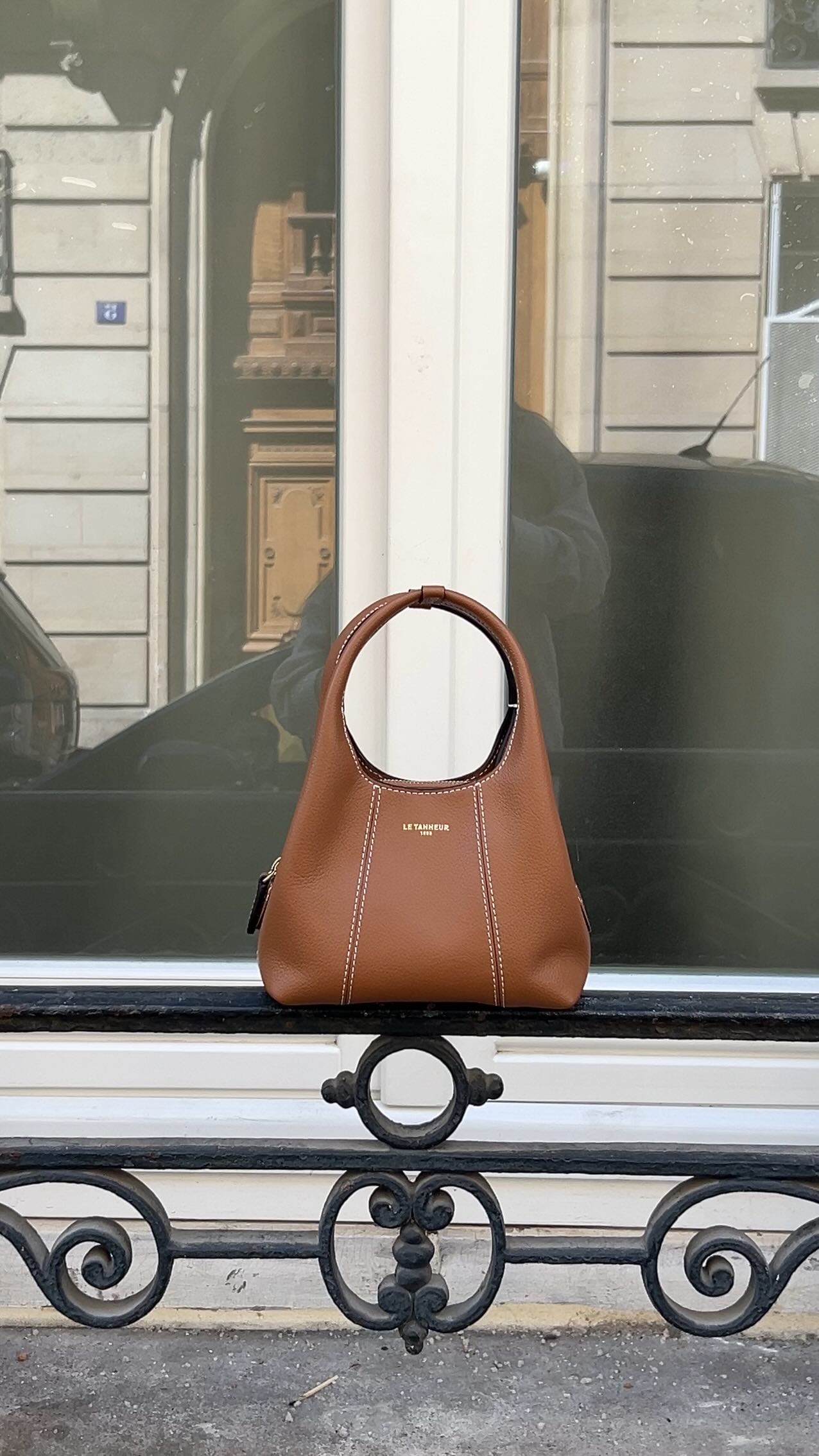 Instagram post by @itsnaawal for Le Tanneur. Caption reads: [...] préféré du moment « Juliette » en mini....