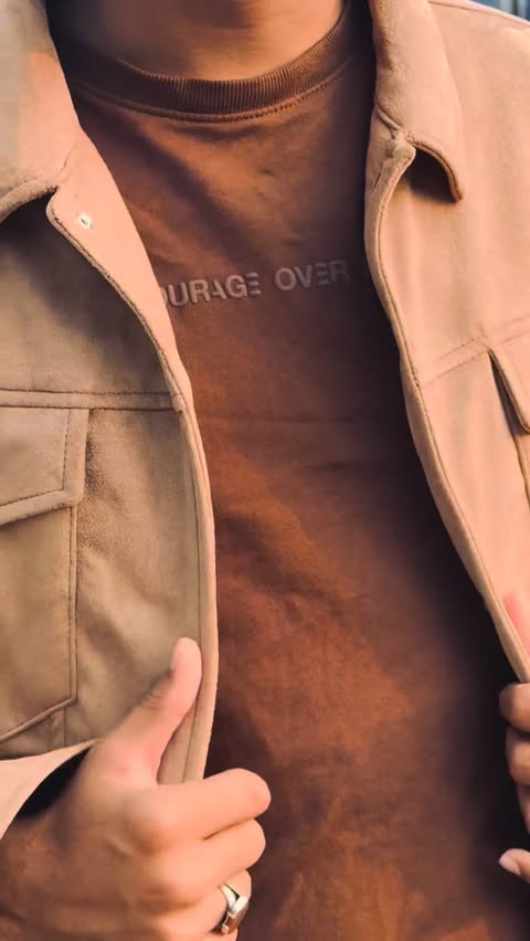 Instagram post by @azee02 for Snitch. Caption reads: [...] TRYYYYY💛

#azee02 #creatorsprogram....