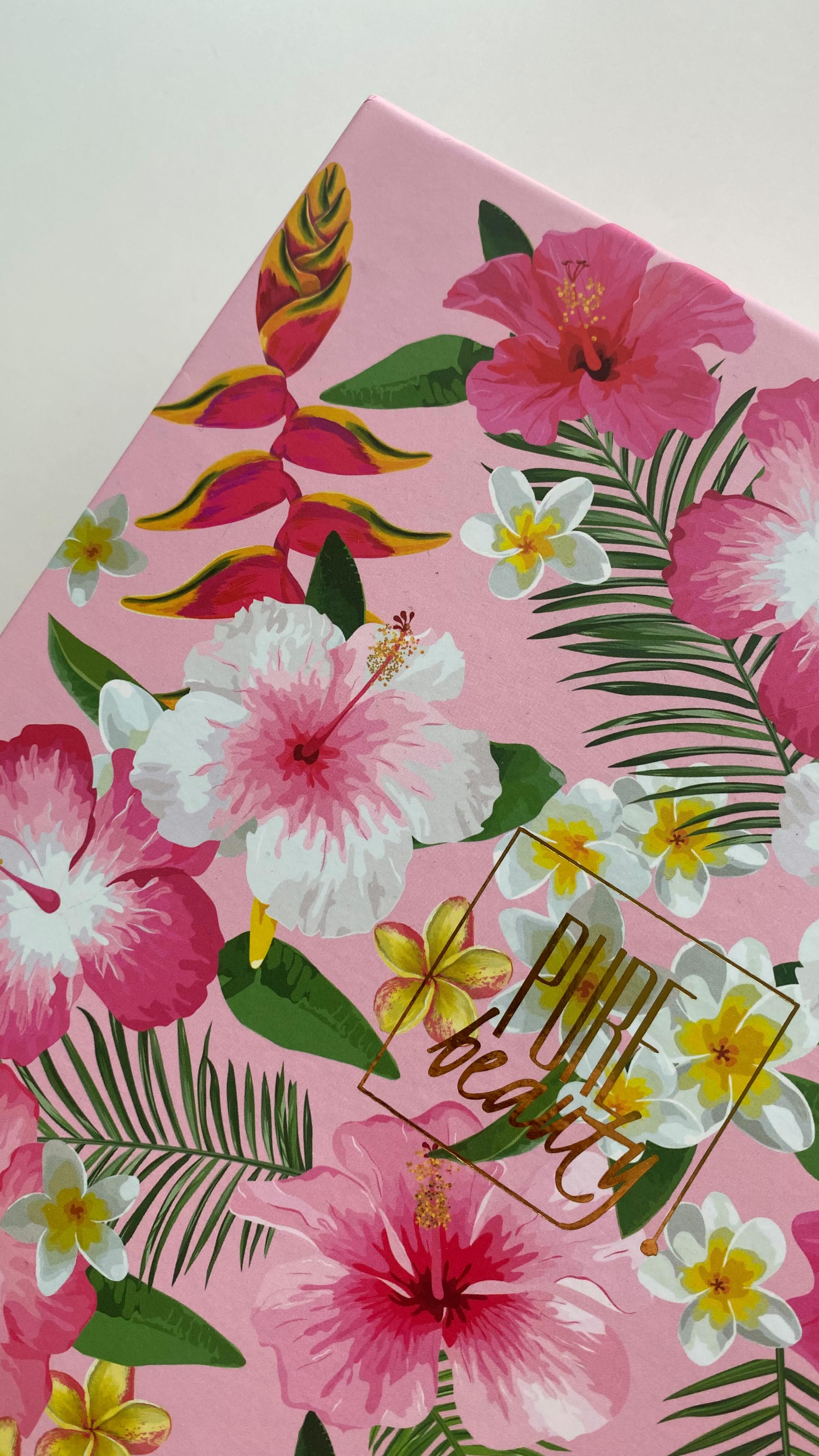 Instagram post by @anna__koper for FLOSLEK. Caption reads: Ten box to czysta przyjemność! 💖
W Tropical Bliss....