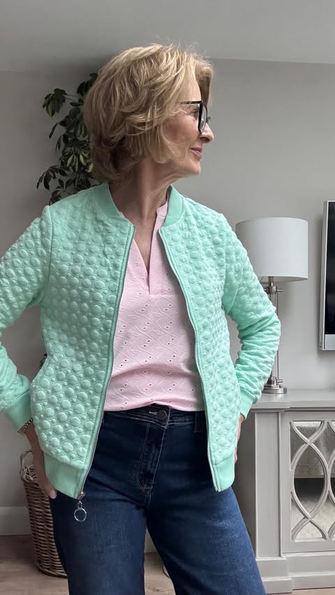 Instagram post by @susanellenjackson for Carraig Donn. Caption reads: [...] ✨ ✨ Everything is now available at Carraig....