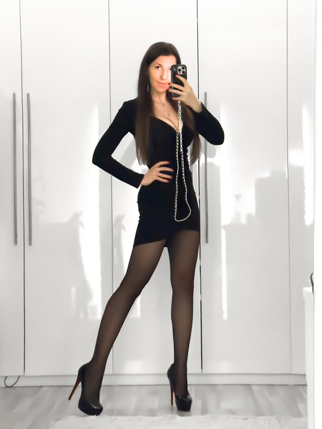 Instagram post by @ida.mina for idealofsweden. Caption reads: [...] ad details:
phonecase and strap by....