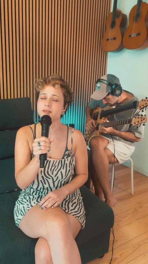 Instagram post by @sinancemeroglu for Xvive. Caption reads: [...] all wireless. 🎸🎙️ Guitar through the Xvive....
