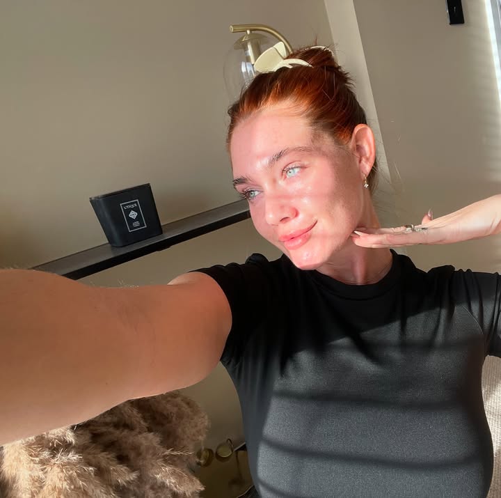 Instagram post by @samhunter.x for Avant Skincare. Caption reads: [...] = the best feeling 🥰 - I’ve used....