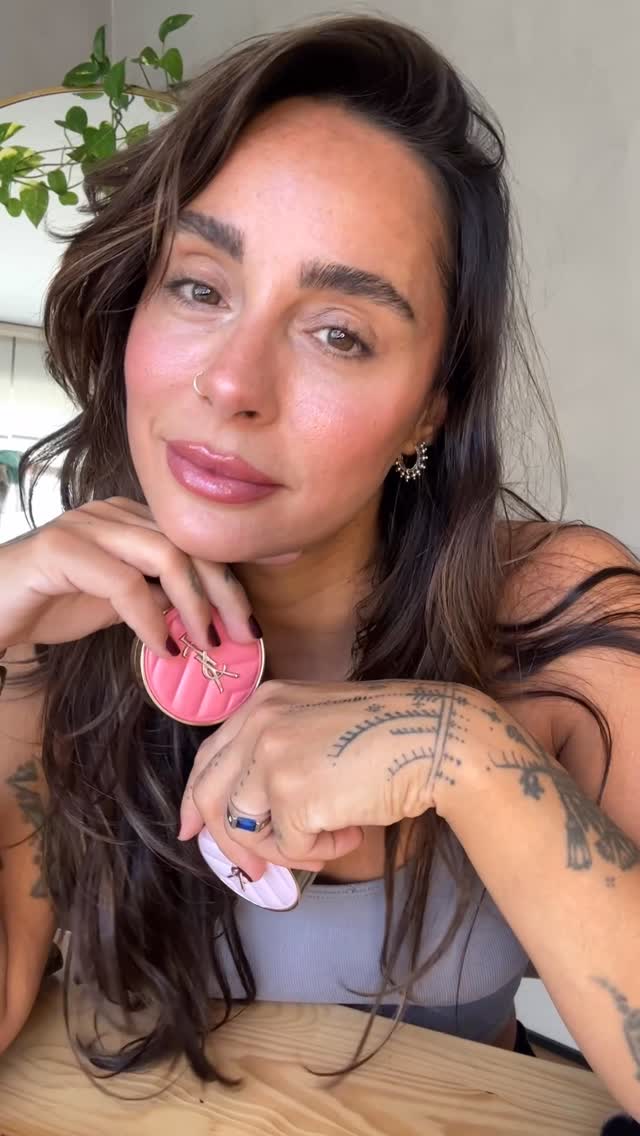 Instagram post by @yaseminyuruk for Yves Rocher. Caption reads: Çabuk dudaklarıma bakın:) ve bu softluğu....