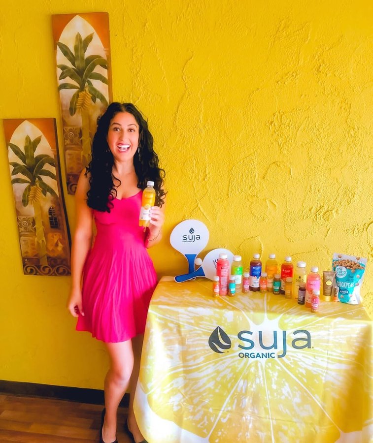 Instagram post by @annikamichelle1 for Eco Lips. Caption reads: Y’know What Are The Best Drinks To Refresh & Cool....