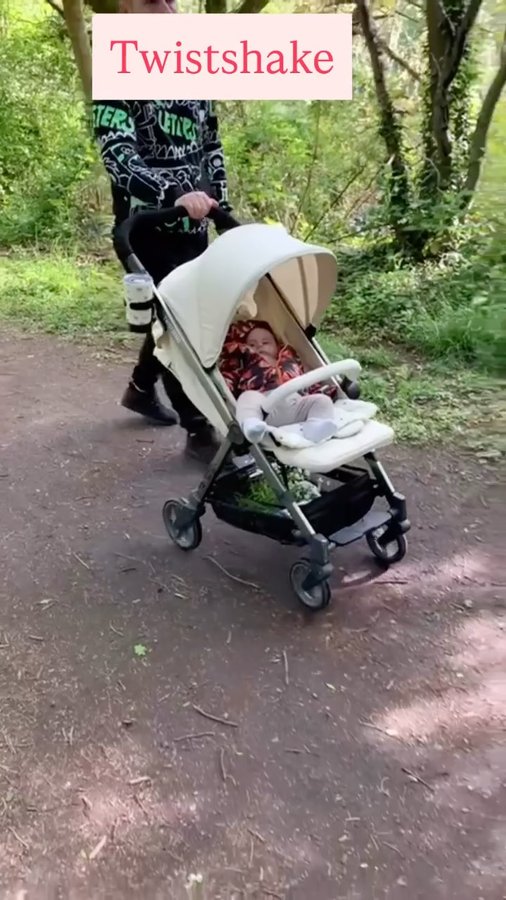 Instagram post by @siblinglove20 for Twistshake. Caption reads: We can’t imagine our day without @twistshakebaby –....