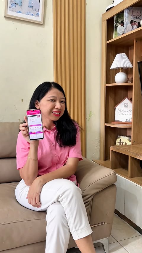 Instagram post by @serlynainggolan for Smartfren. Caption reads: [...] Makin nyaman internetan 28 hari pake....