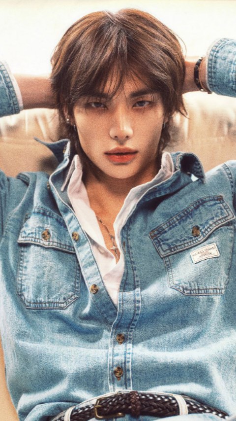 Instagram post by @hyunjinietr for GUESS. Caption reads: 🇮🇹 The GUESS X HYUNJIN campaign is available and....