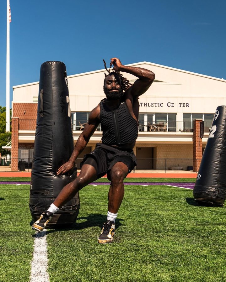 Instagram post by @demariodavis for OMORPHO. Caption reads: [...] off-season I started training using @omorpho....