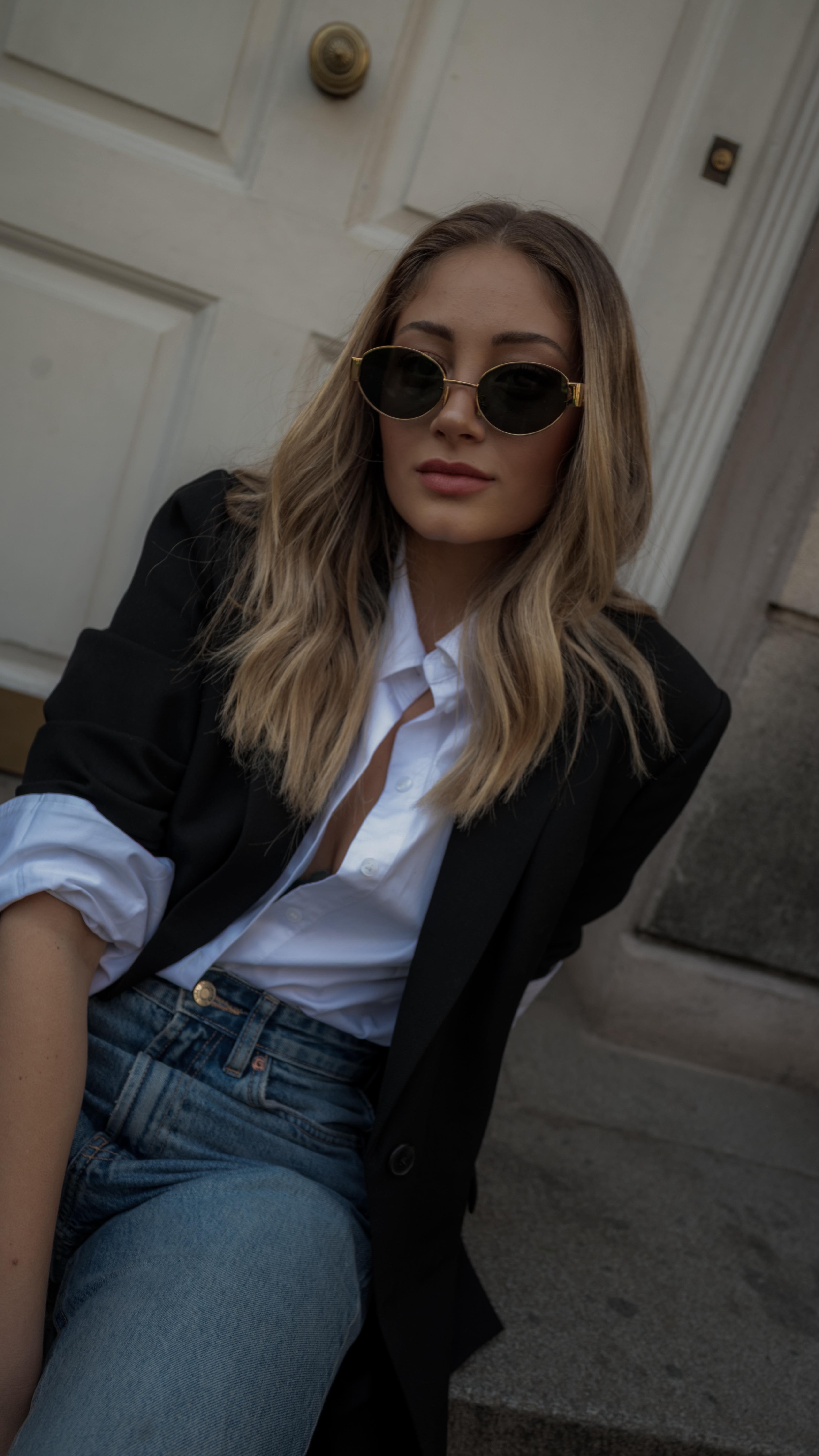 Instagram post by @floaraneda for Skechers Chile. Caption reads: Spring vibes junto a la nueva colección Hotshot de....