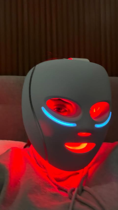 Instagram post by @ana_tenan for Shark Beauty. Caption reads: Shark Mask mode activated: 4 funciones, full glow,....