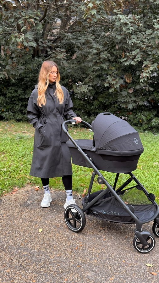 Instagram post by @amelia.murs for Sweaty Betty. Caption reads: I don’t know about any other mums but nothing....