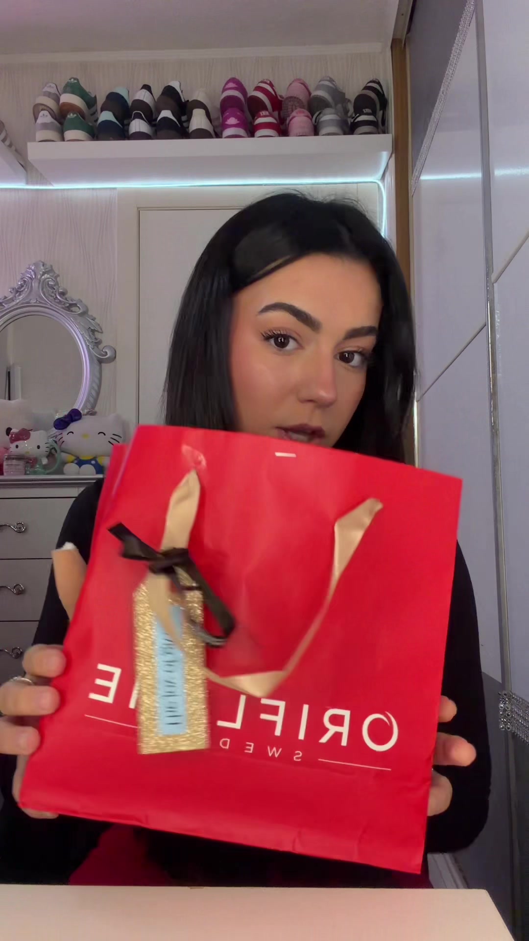 TikTok post by @aitamboress for Oriflame. Caption reads: me encantan 😍 @Oriflame ⭐️ #novage #oriflame....