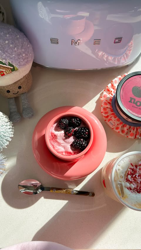 Instagram post by @mel.amartinez for noosa yoghurt. Caption reads: [...] mornings call for a sweet treat!❄️....