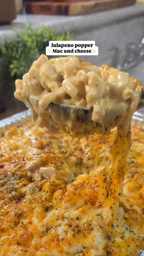 Instagram post by @malinda.rocha for Banza. Caption reads: Jalapeno popper Mac and cheese 😮‍💨
Using....