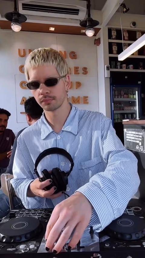 Instagram post by @rose_end for talabat. Caption reads: Playing for @fillicafe & @talabatuae #talabatuae.