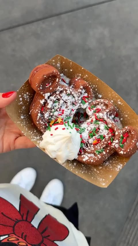 Instagram post by @tourdelust for Disneyland. Caption reads: There’s so much good food at @disneyland &....