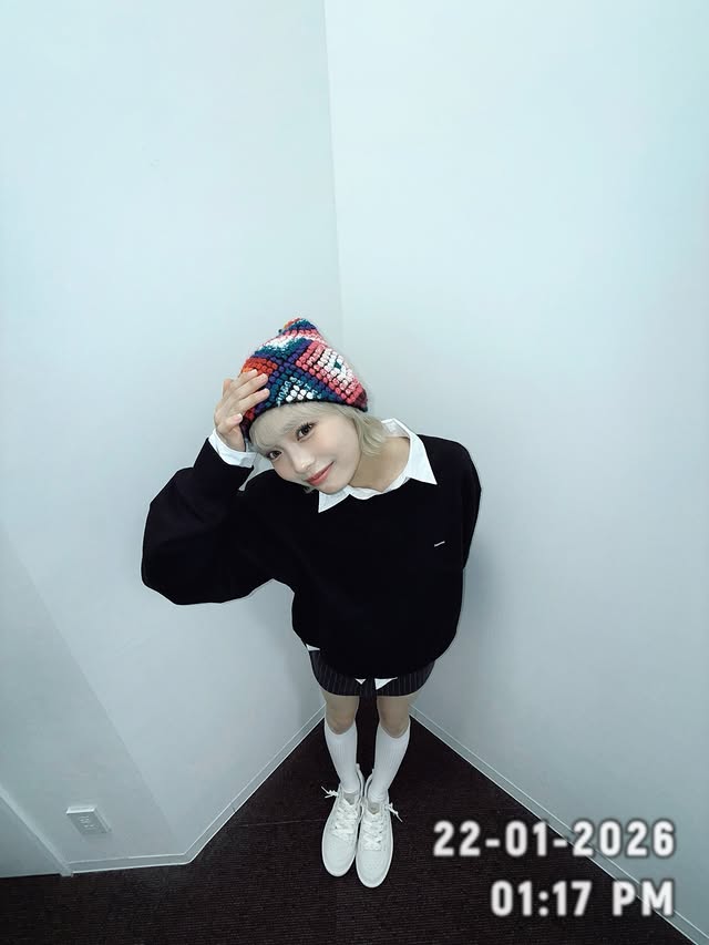 Instagram post by @hinat.a0525 for UGG. Caption reads: UGGのスニーカー可愛すぎて一軍確定しました😏🤍

#PR #UggJapan [...].