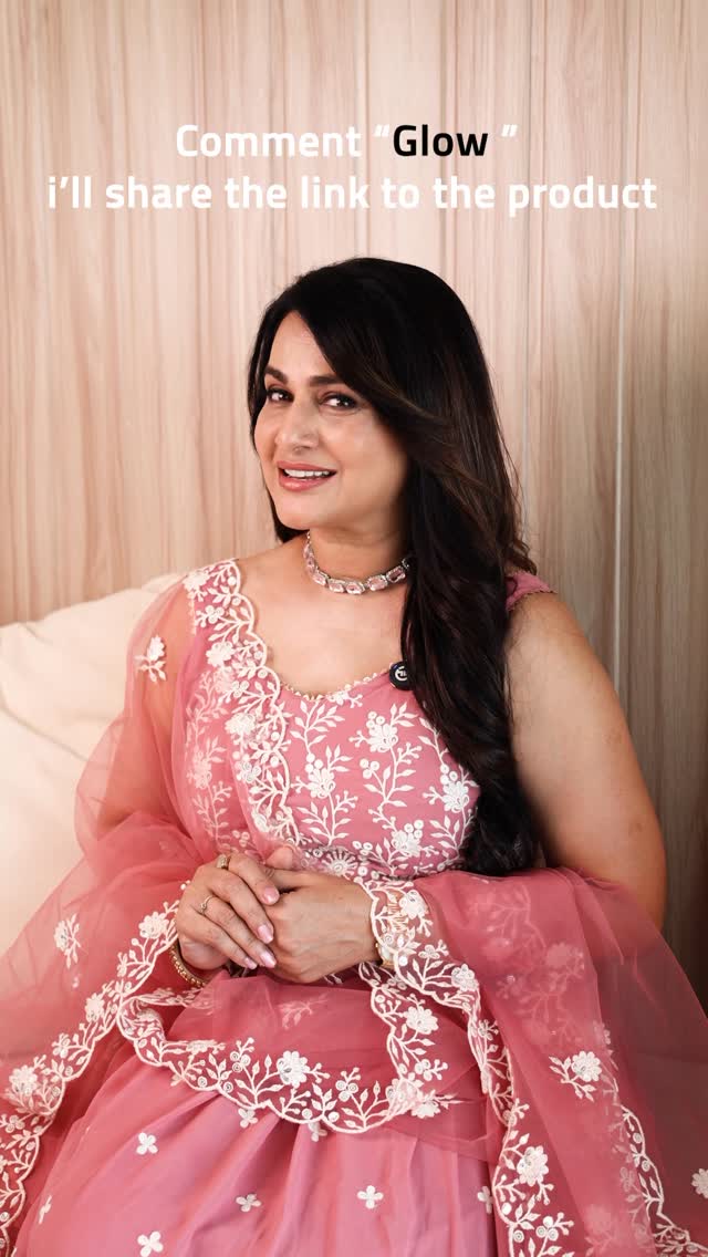 Instagram post by @pakkhihegde for HK Vitals. Caption reads: “Shaadi meri beti ki hai… par glow toh mom ka bhi....