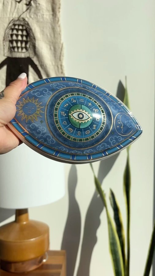 Instagram post by @lostinhannieland for Karma And Luck. Caption reads: [...] I found these stunning pieces from....