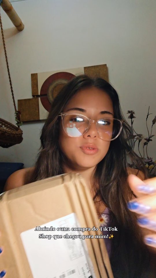 Instagram post by @manu.dittfurth for Tiktok. Caption reads: E essa bolsa perfeita que finalmente chegou.

»....