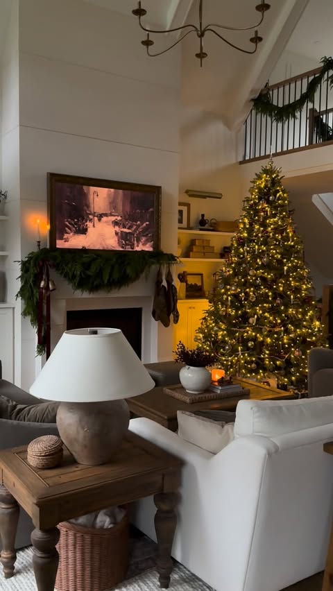 Instagram post by @amyepeters for Balsam Hill. Caption reads: [...] 🎁🎄

The most magical tree from....