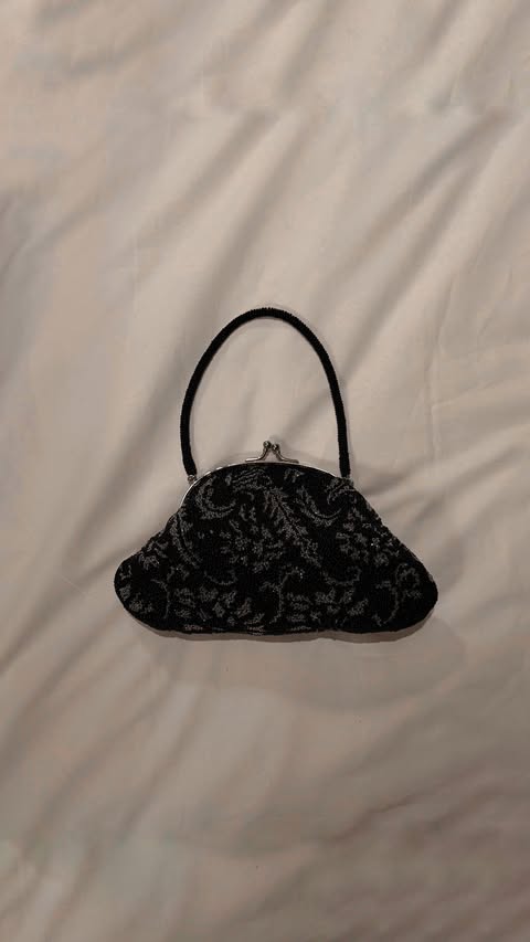 Instagram post by @bellaclrs for Diptyque. Caption reads: bonsoir from @diptyque Pariii✨.