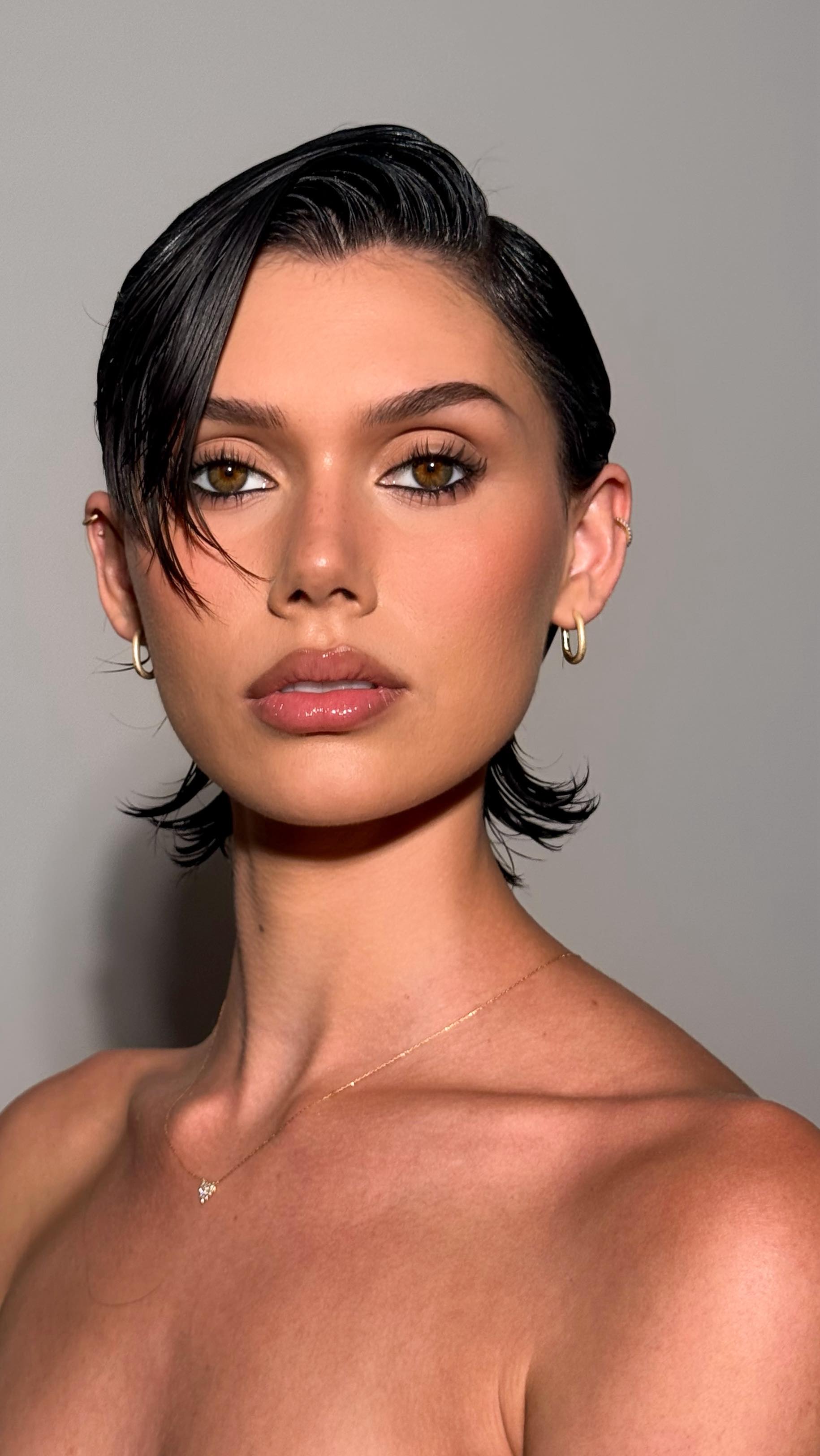 Instagram post by @salvadorgonzalezmakeup for IT Cosmetics. Caption reads: @laurenkeeline 🔥 
Products: 
Génifique Ultimate....