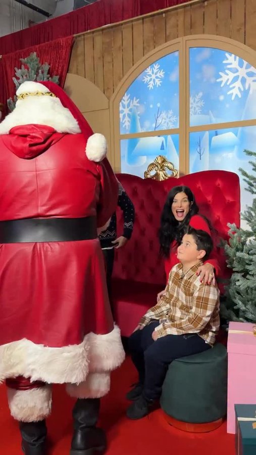 Instagram post by @rick_campanelli for Shoppers Drug Mart. Caption reads: Holiday shopping can overwhelms me, but this year....