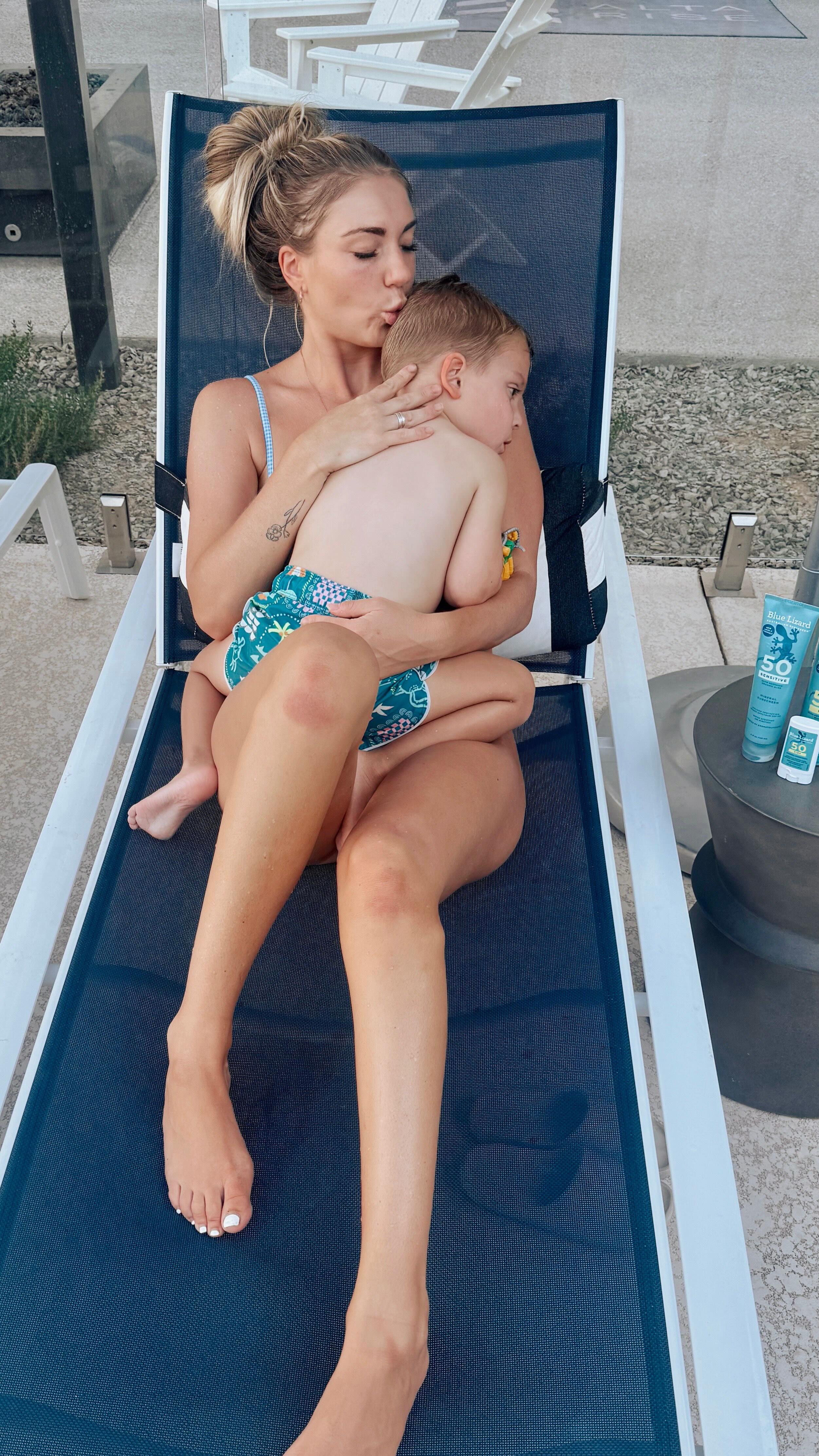 Instagram post by @aubreycuevas_ for Blue Lizard Sunscreen. Caption reads: [...] the summer ☀️🌴💦 I’ve been using....