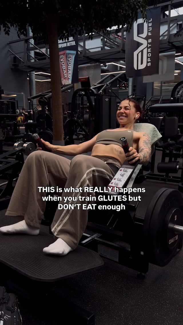 Instagram post by @angeeelina.fit for Women's Best. Caption reads: Here’s the TRUTH… 👀🍑👇🏽

So many girls train....