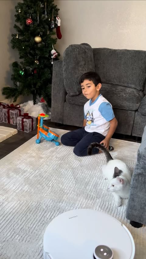 Instagram post by @bebekolog_ for Dreame. Caption reads: Cleaning is no longer my job… it’s Dreame’s job!....