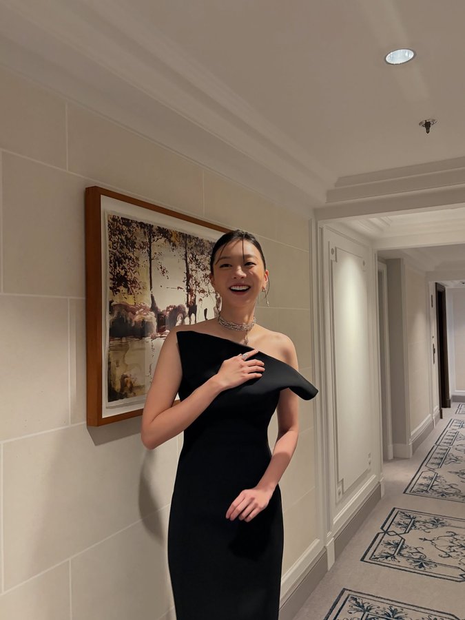 Instagram post by @d_a___m_i for Messika. Caption reads: @messika #ad 💎.