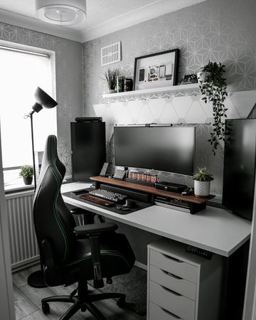Instagram post by @gizmoegram for Lifx. Caption reads: Check out the @lifx integration in my office /....