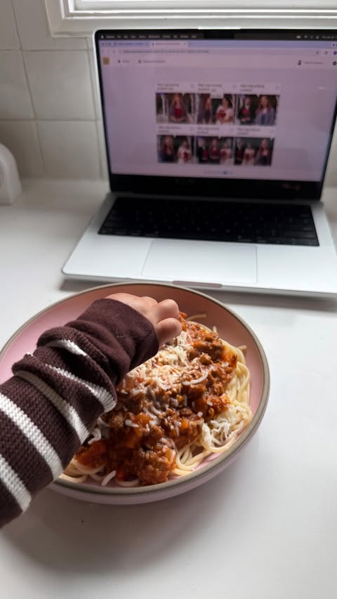 Instagram post by @krizkitch for Rosetta Stone. Caption reads: [...] to change. Now I’m learning with Rosetta....