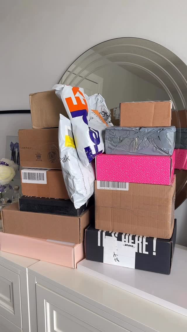 Instagram post by @shelsxbeauty for Ardell Beauty. Caption reads: [...] setting sprays🤩 @ardellbeauty @rosepr....