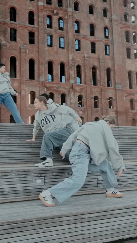 Instagram post by @viveforlove for GAP. Caption reads: Flow x @gap Dancers: @tttianyu_wang @juliaasher_....