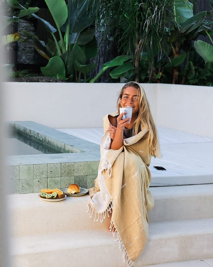 Instagram post by @leonormacedo for Sand Cloud. Caption reads: Are you an outside or inside breakfast kinda....