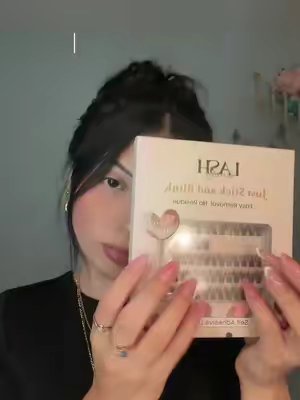 TikTok post by @mel.cc03 for Lashterally. Caption reads: [...] lightweight and easy to apply!! 🤍....