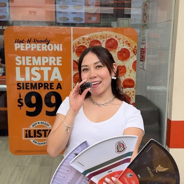 Instagram post by @paosfabian for Little Caesars. Caption reads: Disfruta de los partidos con la pizza oficial de....