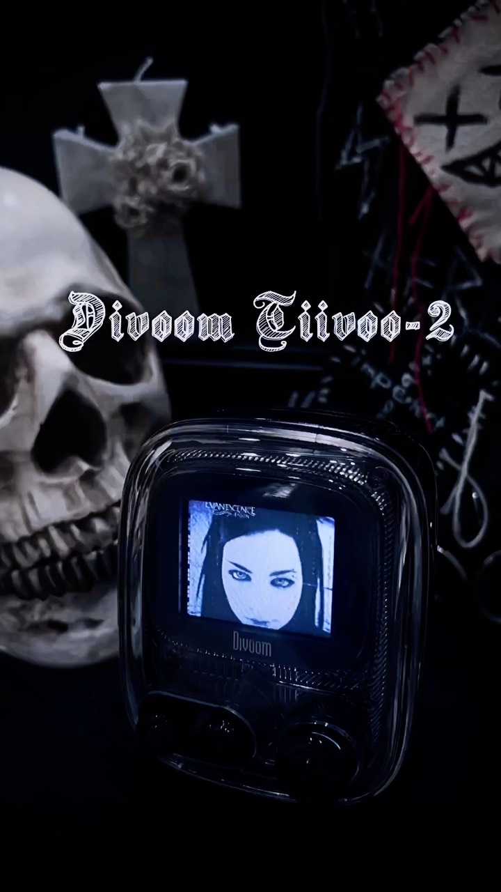 Instagram post by @ryon_uri for Divoom. Caption reads: Tiivoo-2 (black) by @divoom_global....