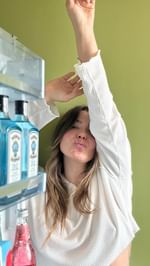 Instagram post by @abbeyhoes for Bombay Sapphire. Caption reads: Wat zou de ideale lente mix zijn met....