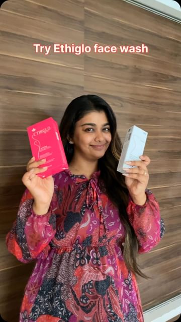 Instagram post by @_siddhi_agarwal_ for Viral Pitch. Caption reads: Try these amazing face wash and face serum  for....