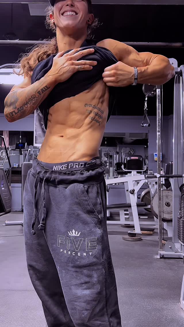 Instagram post by @emma_nent for 5% Nutrition. Caption reads: ☝️month post show- reminding myself that in order....